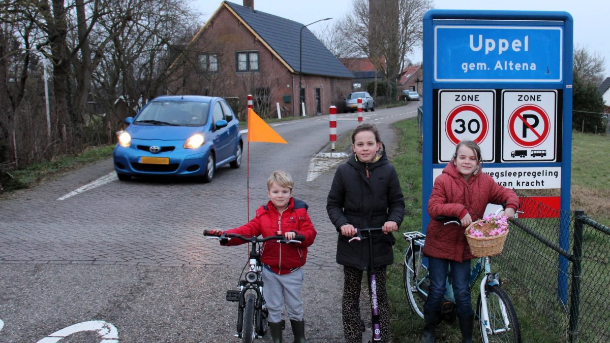 Inwoners van Uppel zijn snelheidsduivels beu
